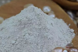 別再傻傻的用手去擠黑頭了！美容師教你3招，輕松收縮毛孔去黑頭