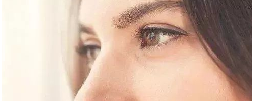 隆鼻后一捏就歪？真相是......