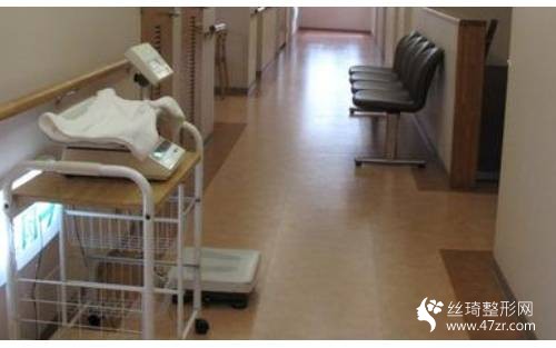 四川嬌點(diǎn)整容醫(yī)院附假體隆胸案例分享及價(jià)格表