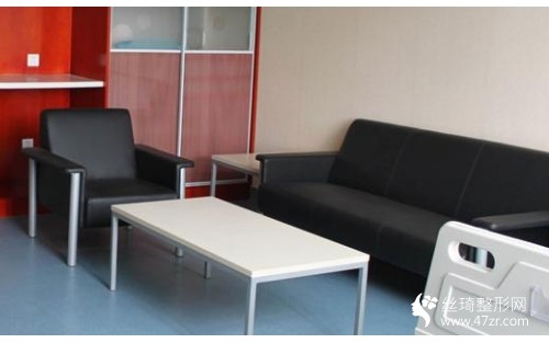 信陽中心醫(yī)院整形科怎么樣？吸脂塑形案例和醫(yī)生推薦